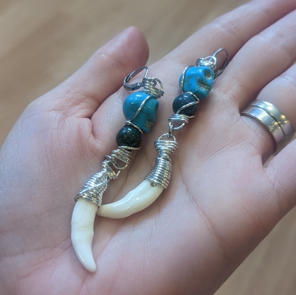 FINAL PRICE Coyote Fang Howlite Azurite Malachite Silver Wrapped Dangle Earrings - Picture 6 of 8